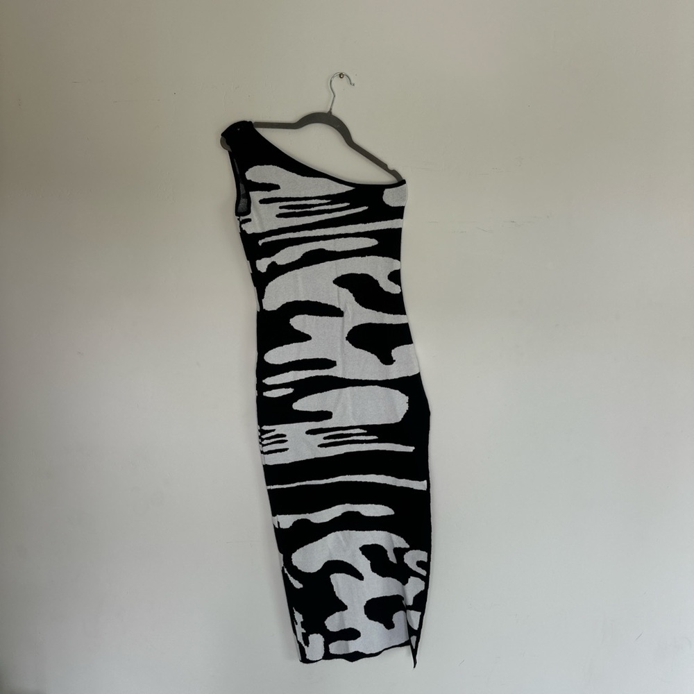 Black and White Asymmetrical One-Shoulder Bodycon Dress